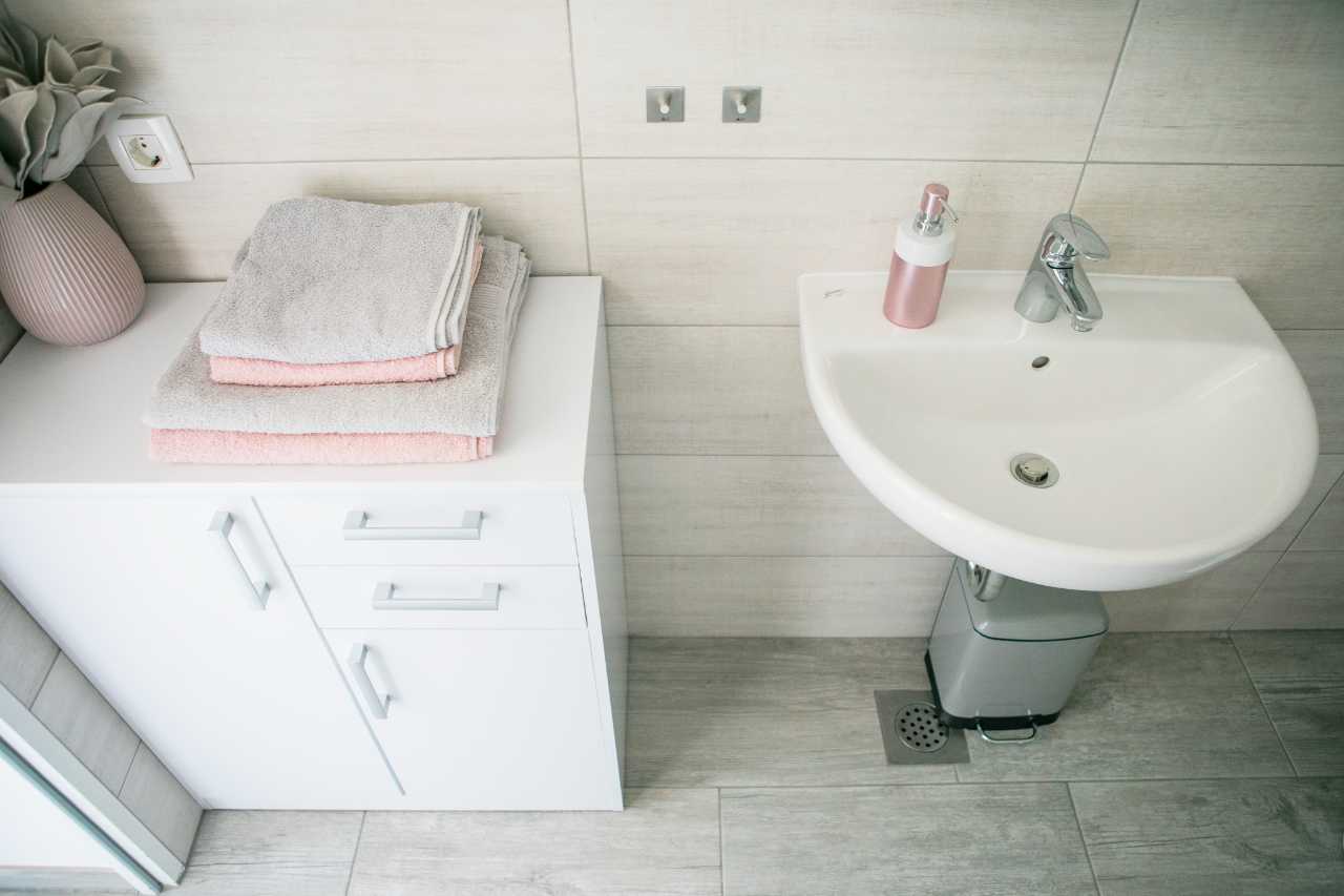 Apartment Ljubljana Sweet Stay - bathroom with toiletries