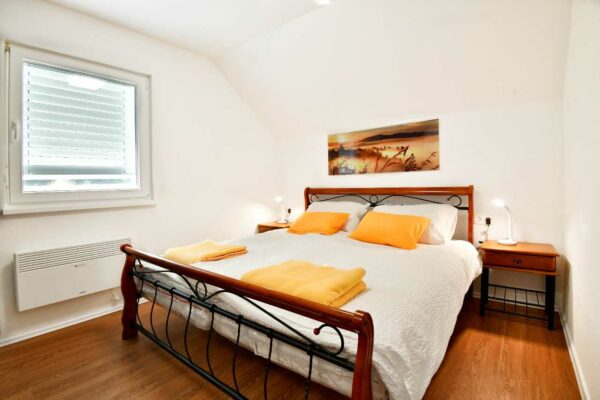 Apartma Moravske Toplice Sweet Stay Spa 2 - spalnica z zakoknsko posteljo (180 x 200)