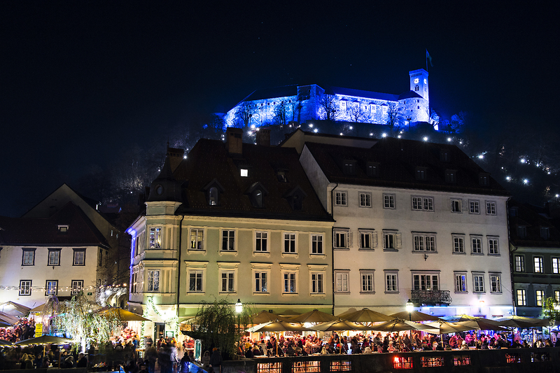 Ljubljanski grad ponoči